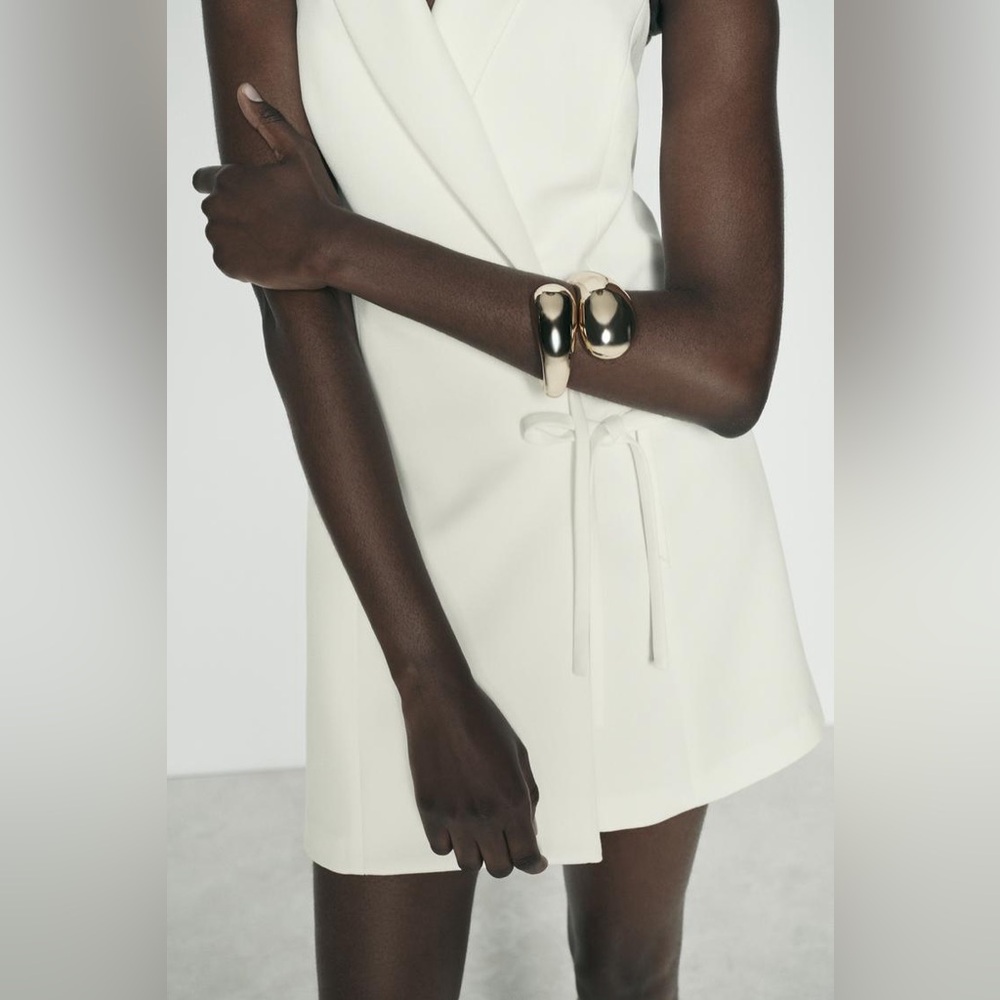 Zara gold twist cuff bracelet. New season, Perfect condition!